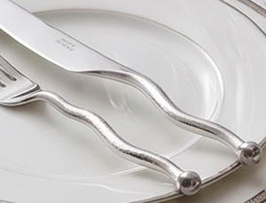 Ensemble de couverts de design rond haut de gamme en acier inoxydable avec finition miroir, idéal pour une table élégante, utilisation en hôtel, restaurant et usage quotidien. - Product Image 4