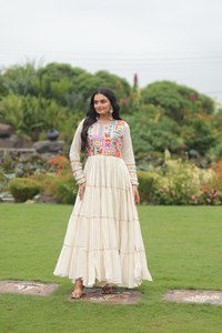 ชุดเดรส Anarkali ผ้าคอตตอน Kora ดีไซน์หรูหรา พร้อมงานปักดิ้นหลายสี และงานปัก Gota Patti ชุดเดรส Kurti Anarkali ผ้าคอตตอน Kora พร้อมงานปักดิ้น - Product Image 3