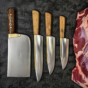 Couteaux de boucher et hachoirs à viande en acier au carbone, quatre pièces, lames argentées, manches en bois brun, pour la découpe de la viande en cuisine - Product Image 6