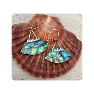 Boucles d'oreilles en nacre tendance 2026 pour un style vacances à la plage et des bijoux élégants pour les mariages - Product Image 3