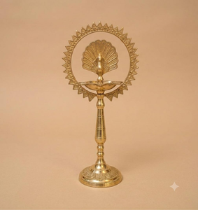 Lampe à huile Diya en laiton en forme de paon, traditionnelle pour la Puja hindoue, la décoration des temples, le festival Diwali et la décoration intérieure - Product Image 2