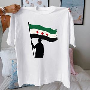 Silueta sosteniendo una bandera simbólica Camiseta cómoda de algodón puro para mujer - Product Image 1