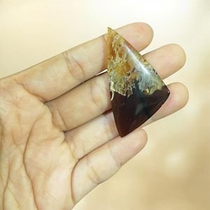 อำพันสุมาตราสีน้ำตาลทองโปร่งแสง ขนาด 40x25 มม. รูปทรงอิสระ แบบคาโบชอง ขัดเงาอย่างเป็นธรรมชาติ สำหรับงานประดับตกแต่ง - Product Image 4