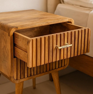 Mesa de Noche de Madera Tradicional Vintage con Dos Cajones y Tiradores Metálicos, Mesa Auxiliar Rústica Marrón para Dormitorio, Construcción de Madera Maciza - Product Image 2