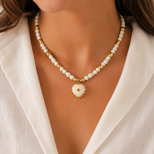Collier perlé fait main en laiton plaqué or 18 carats avec breloque en ivoire synthétique et zircon cubique, perles blanches, pendentif en forme de cœur, style minimaliste, cadeau de mariage - Product Image 3