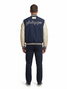Chaqueta Varsity al por Mayor con Mangas Color Crema, Letra A Bordada en el Frente y Texto Personalizado en la Parte Trasera, Estilo Preppy, Ropa de Otoño - Product Image 4