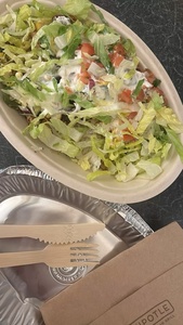 Bol en bagasse naturelle 32oz, très demandé, pour salades, céréales, plats de pâtes et repas rapides, avec couvercle transparent, idéal pour une présentation saine des repas - Product Image 1