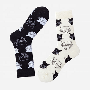 Chaussettes pour hommes en coton 100% avec logo personnalisé, motif dessin animé, chaussettes mi-mollet à motifs animaux et personnages, vente en gros - Product Image 2