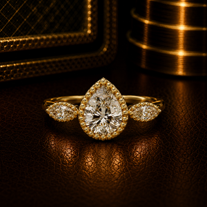 Anillo de Boda Vintage de Oro de 14K con Borde Milgrain y Diamante Cultivado en Laboratorio en Forma de Pera de 1.00 Ct con Certificado IGI y Acento Marquise - Product Image 1