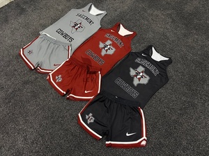 Ensemble uniforme de basketball personnalisé pour femmes, respirant, léger, coupe-vent, de haute qualité, avec débardeur et short - Product Image 3