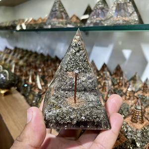 Pirámide de Orgón de Pirita Hecha a Mano en India de Alta Calidad con Alambre de Cobre, Ecológica, Feng Shui, para Dinero, Riqueza, Abundancia y Energía Cristalina - Product Image 4