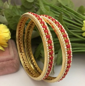 กำไลสองชิ้นไข่มุกเทียมชุบทองทองเหลืองคุณภาพดีเยี่ยมสำหรับงานแต่งงาน - Product Image 3