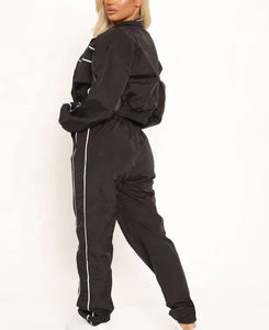 Ensemble de survêtement en nylon coupe-vent pour femme de haute qualité, avec logo personnalisé, pour la gym et le fitness, grande taille, imperméable, séchage rapide, idéal pour l'été - Product Image 4