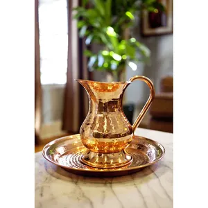 Carafe en métal artisanale de luxe, pichet à eau vintage pour la maison moderne, la cuisine, le restaurant et la décoration d'hôtel, élégant et écologique - Product Image 4