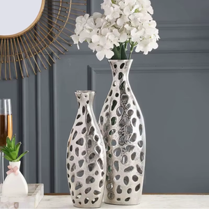 Ensemble de vases modernes en aluminium argenté ajouré, fait main, en métal perforé, pour décoration florale, centre de table décoratif pour hôtel et maison - Product Image 5