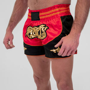 Shorts de fitness en satin taille mi-haute élastiques pour Muay Thai avec logo imprimé numériquement sur le devant pour la boxe et les arts martiaux - Product Image 3