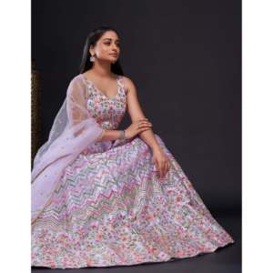 Conjunto de trabajo de hilo y secuencia intrincada de Lehenga Choli para mujer de diseñador - Product Image 3