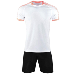 Uniforme de Fútbol Personalizado al por Mayor con Impresión de Logotipo, Jersey y Pantalones Cortos Transpirables de Poliéster de Secado Rápido, Fabricante OEM - Product Image 4