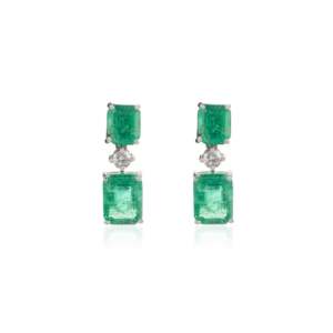 Boucles d'oreilles pendantes en émeraude et diamant 18 carats pour maman - Product Image 3