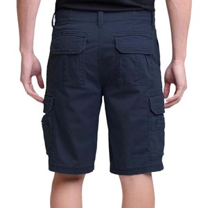 Pantalones cortos cargo de moda para hombre con tela resistente, diseño de pierna ancha y bolsillos utilitarios, perfectos para uso al aire libre. - Product Image 4