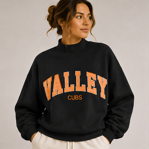 เสื้อสเวตเตอร์คอเต่าสีดำสำหรับผู้หญิง พิมพ์ลายตัวอักษร Valley Cubs ทรงโอเวอร์ไซส์ ผ้าฝ้ายถัก สวมใส่สบายๆ ในฤดูใบไม้ร่วง - Product Image 1