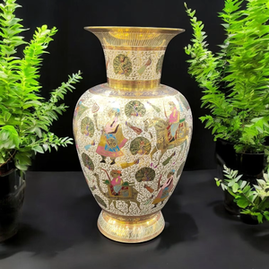 Jarrón de Flores de Latón de Estilo Antiguo, Moderno y Tradicional, con Forma Irregular y Recubrimiento de Latón - Product Image 6