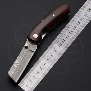 Couteau de poche artisanal en acier Damas, manche en bois dur avec étui en cuir, lame pliante prête pour l'aventure - Product Image 6