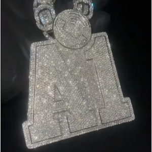 จี้ห้อยคอแบบฮิปฮอปประดับเพชรโมอิสซาไนต์ VVS เงินแท้ 925 ดีไซน์ตัวอักษรสั่งทำพิเศษ - Product Image 1