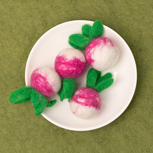 Juguete Educativo de Repollo de Fieltro de Lana Hecho a Mano con Hojas Verdes para Niños - Comercio Justo Ético al por Mayor - Product Image 3