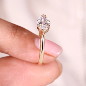 Bague de fiançailles en diamant taille marquise, sertie à griffes, 1,50 carat, bijoux de mariage en diamant de laboratoire, vermeil 14k, pour occasions spéciales ou décontractées/sportives - Product Image 6