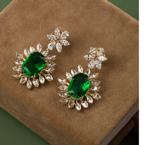 Boucles d'oreilles pendantes 5 99 CTW en or jaune 14 carats avec diamants marquise et poire, pierres précieuses vertes, collection Garden Bloom – Bijoux fins et élégants - Product Image 1