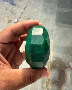 Esmeralda verde calentada, tallada redonda, de gran tamaño, verde intenso, pulida, facetada, tipo cabujón, para la fabricación de joyas y decoración. - Product Image 5