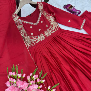 ชุดเดรสผ้าไหมชีนอนเนื้อหนา พร้อมงานปักลายและงานกระจกแท้ ชุดอานาร์กาลีเย็บสำเร็จพร้อมผ้าคลุมไหล่และกางเกงขายาว - Product Image 1