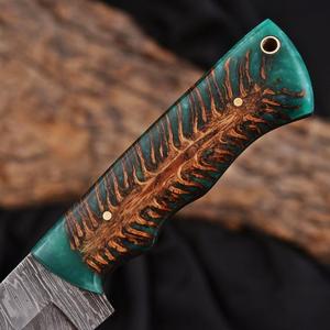 Couteau de chasse et de dépecage artisanal en acier Damas, lame fixe de style western, couteau de camping d'extérieur avec manche en résine de cône de pin vert - Product Image 3