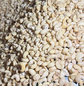Best Rate Raw Cashew Nuts Kaju Ww180, Ww240 Organic Import Cashew Nuts From Vietnam Wholesale Exported To Asia, Middle East - Product Image 1