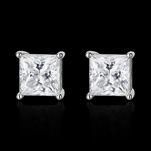 Boucles d'oreilles clous en argent sterling 925 plaqué or à quatre griffes, 20-80 points, 1-2 carats, Moissanite certifiée IGI, pour Anniversaire et Mariage - Product Image 1