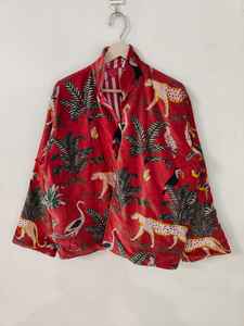 Chaqueta Bomber Reversible Ecológica con Estampado Floral Rojo, Chaqueta de Terciopelo Bohemia, Chaqueta Corta Acolchada Hecha a Mano para Mujer - Product Image 6