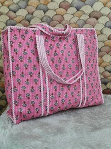 Bolsa de Mano de Algodón Acolchada con Estampado Floral Pintado a Mano, con Cierre de Cremallera y Cadenas, de Rajasthan Elite Craft Studio, Reutilizable para Compras y Viajes - Product Image 3