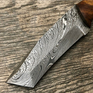 Cuchillo de Caza de Acero de Damasco Hecho a Mano con Funda de Cuero, Herramienta Utilitaria para Campismo al Aire Libre, Pieza de Colección, Artesanía Fina - Product Image 3