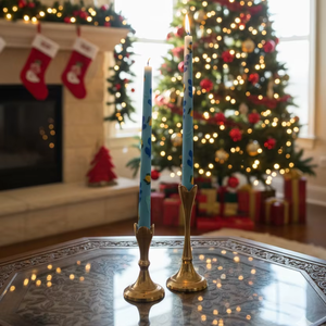 Velas Cónicas Hechas a Mano con Diseño Floral Azul - Elegante Juego de Velas Decorativas para el Hogar para San Valentín, Navidad y Pascua (Juego de 2) - Product Image 2