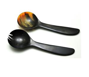 Ensemble de 2 cuillères à salade en corne, design élégant, fabriquées à la main à partir de corne de buffle naturelle, à prix abordable. - Product Image 1