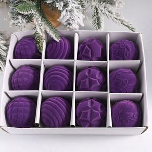 Bolas de Navidad de Terciopelo de Lujo de 6 cm con Diseño Especial en Rojo, Verde y Gris, Adornos Navideños - Product Image 5