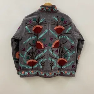 Veste d'hiver de style ethnique en velours Suzani, manteau court bohème avec broderie florale pour les festivals ou les tenues décontractées - Product Image 2