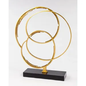 Escultura de Hierro Hecha a Mano de Tendencia, Decoración Artística para el Hogar, para Casas Contemporáneas de Lujo, Decoración Pintada y Bañada en Oro Hecha a Mano de Lujo - Product Image 2