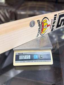 Bate de Críquet Ihsan Sports Serie Clásica Edición Emperador, Ligero, de Madera de Sauce Inglesa, para Mano Derecha/Izquierda, con Funda y Agarre Adicional - Product Image 5