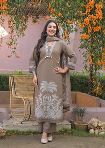 Ensemble tailleur droit beige brodé en coton pour femme, longueur genou, avec dupatta, style traditionnel, coupe régulière, séchage rapide, toutes occasions, décontracté - Product Image 4