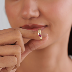 Bague unisexe empilable en or jaune massif 14 carats avec rubis et motif ondulé, dernier design, best-seller, collection Gypsy, par le fabricant de bijoux - Product Image 2