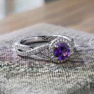 Bague de mariage tendance en argent sterling 925 avec zircon violet, sertie pavé, plaquée rhodium, certifiée par un tiers, griffes fines - Product Image 1