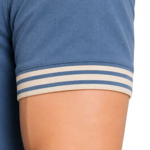 Polo homme bleu ciel premium avec col et bordures des manches à triple contraste blanc et beige, personnalisable avec logo vierge, prêt à porter - Product Image 3