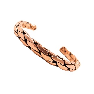 Pulseras Magnéticas de Madera con Escultura, Elegantes Brazaletes Ajustables de Madera Trenzada para Hombre y Mujer, Ideales para Navidad - Product Image 1